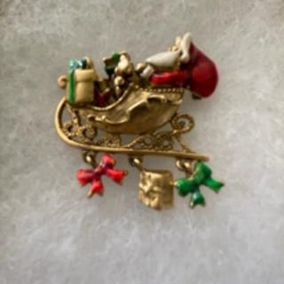 Danecraft Vintage Christmas Santa Sleigh Brooch Pin.. - Picture 2 of 3